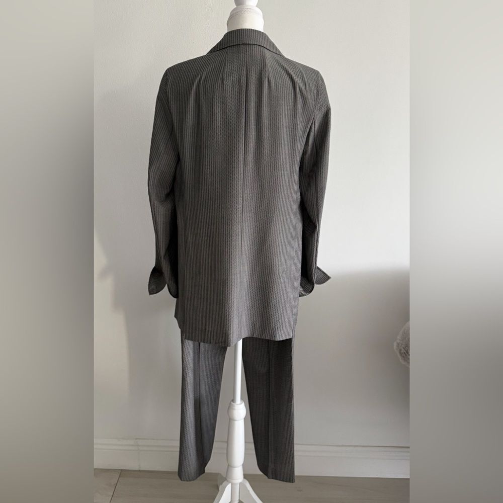 AKRIS Classic Gray striped Women’s Suit - Picture 5 of 8
